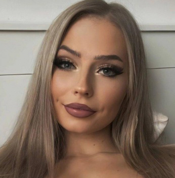💋 Опыт и определенные навыки позволяют мне стать идеальным компаньоном для тебя. Я живу в Москве и готова предложить тебе самые разнообразные услуги: от страстного эскорта до сексуальных массажей. 🌟 Со мной ты окажешься в центре внимания, ведь я умею создавать настоящую атмосферу соблазна и удовольствия. ❣️ У меня есть множество положительных отзывов, которые подтверждают мою профессиональность и умение доставлять удовольствие. Посмотри на мои фото и убедись в этом сам! 😉 Если ты готов окунуться в мир страсти и наслаждения, то не медли, свяжись со мной прямо сейчас! 💕 Лана